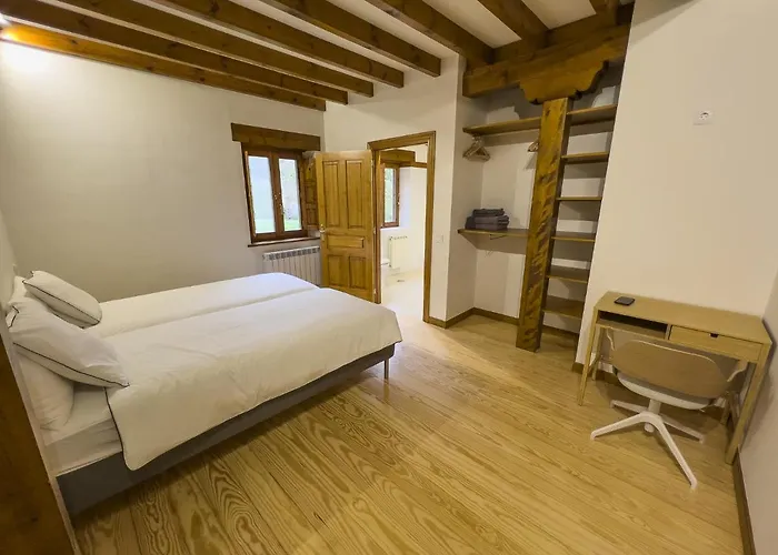 Posada Cabanes Inn *