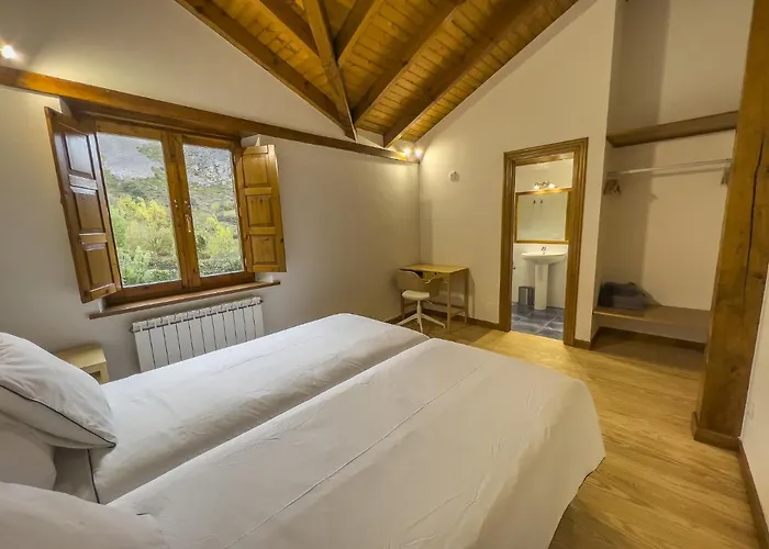 Posada Cabanes Inn *